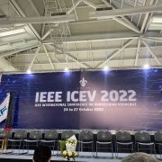 Se expone proyecto de investigación de Ingeniería Electrónica, en el IEEE ICEV 2022 de México